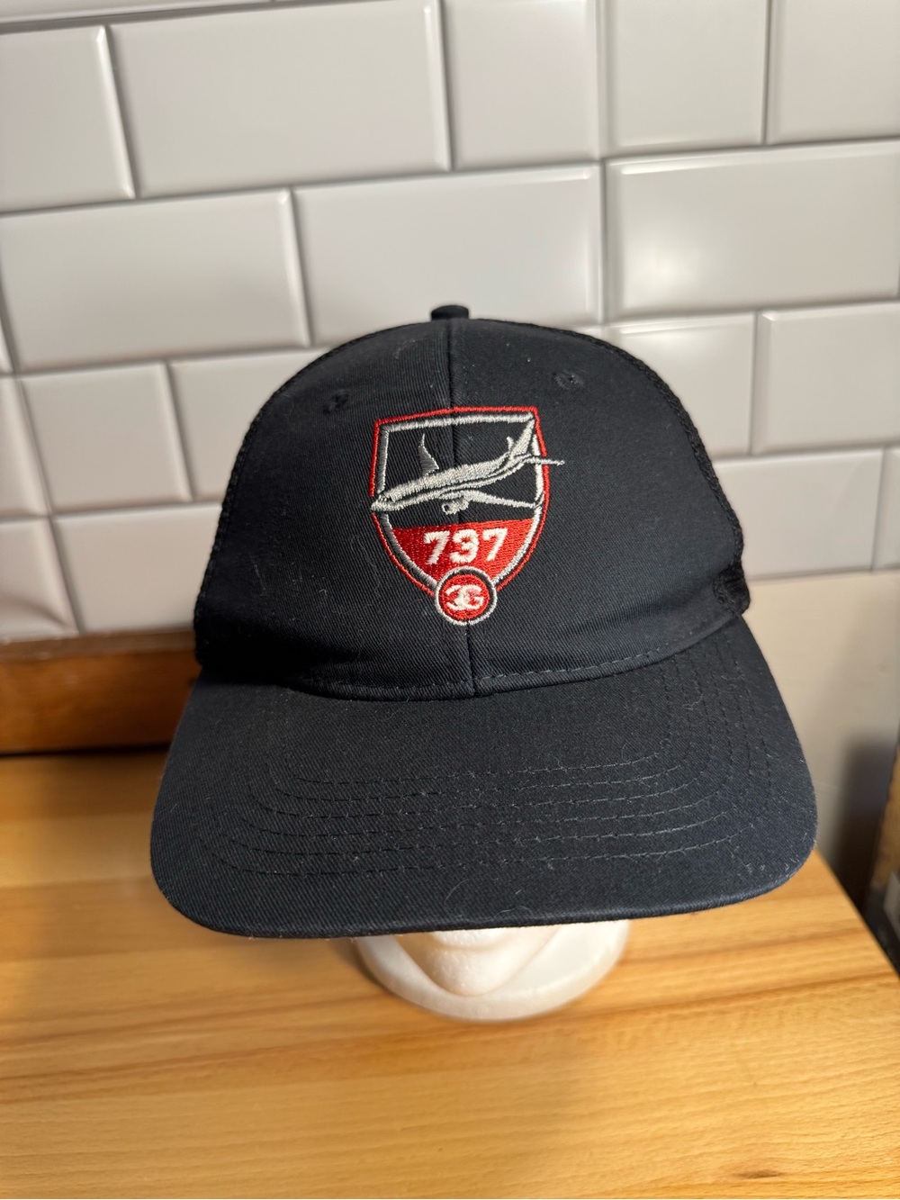 Men's Black Boeing 737 trucker hat